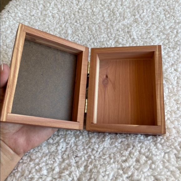 horse cedar jewelry box EUC - Picture 8 of 8